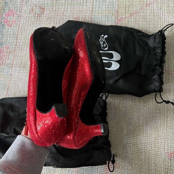 Women’s red sparkly dorthy costume shoes - Picture 4 of 5